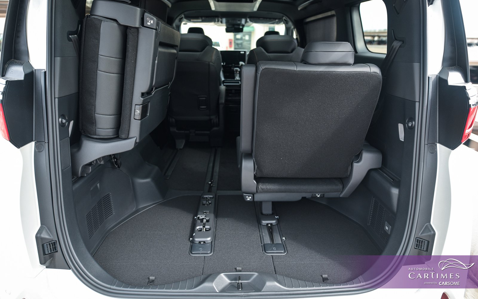 Toyota Alphard 2.5Z Hybrid photo 10